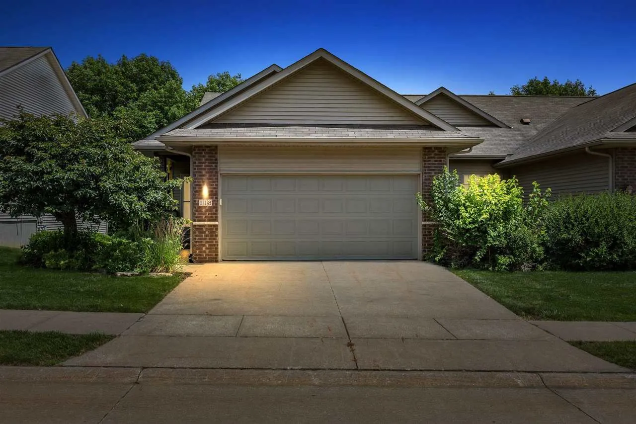 118 Broadmoor Ln, Iowa City, Iowa 52245 – Property Featured Image