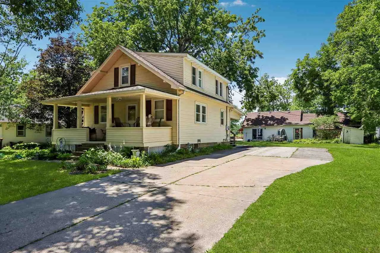 515 3rd Ave, Iowa City, Iowa 52245-4512 – Property Featured Image