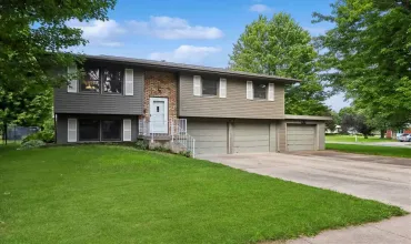 Iowa City, Iowa 52240, Residential, Sale, MLS #202604059