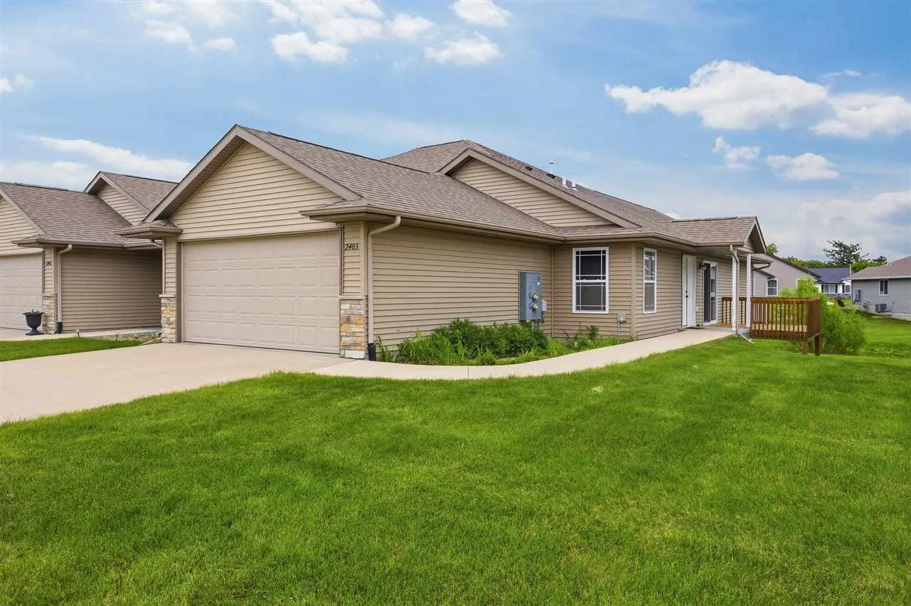 2403 Snapdragon Cir SW, Cedar Rapids, Iowa 52404 – Property Featured Image