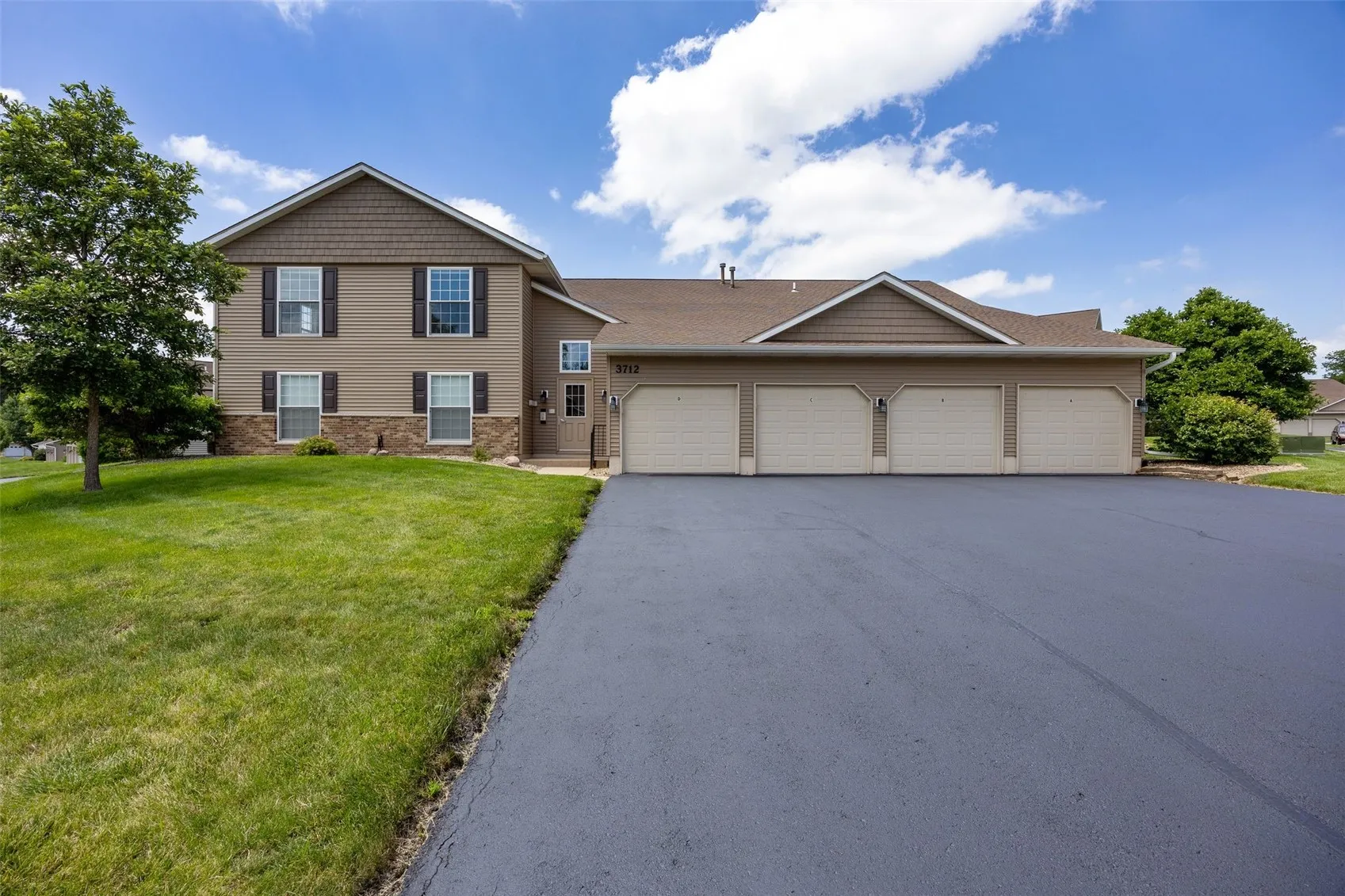 3712 Foxborough Terrace NE Unit D, Cedar Rapids, Iowa 52402 – Property Featured Image