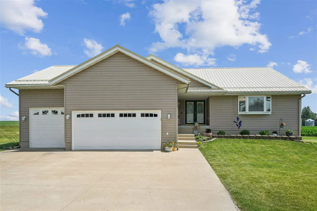 105 6th Ave W, Walford, Iowa 52351 – Property Featured Image