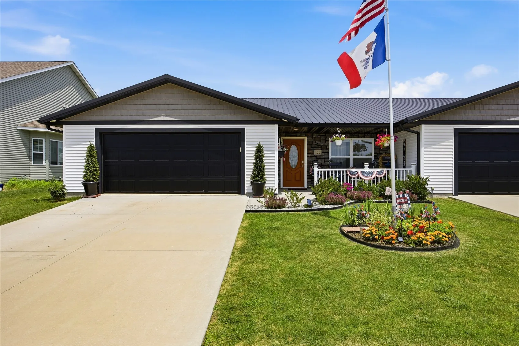 122 Towne Centre Drive, Urbana, Iowa 52345 – Property Featured Image