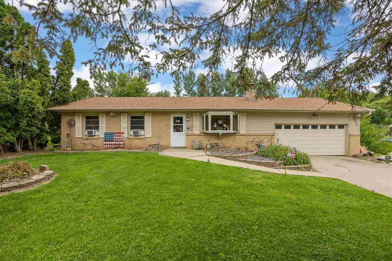 1613 13th St, Coralville, Iowa 52241 – Property Featured Image