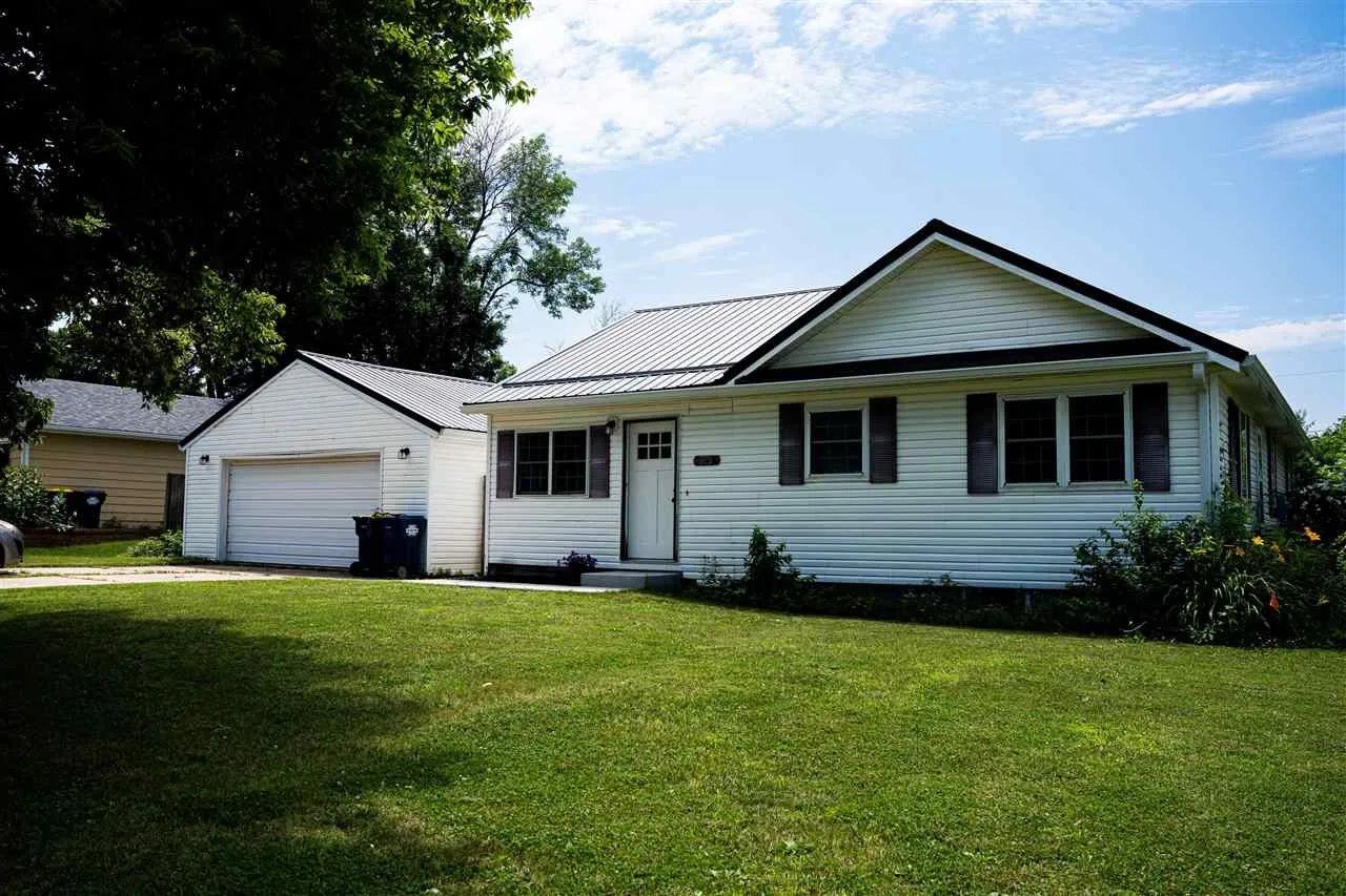 625 Freeseway Drive, Robins, Iowa 52328 – Property Featured Image