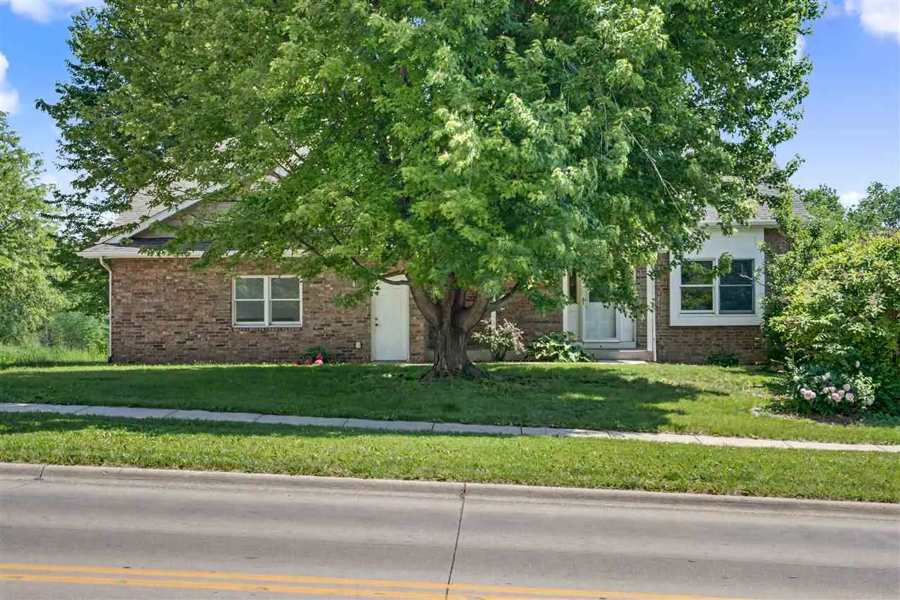 923 12th Ave, Coralville, Iowa 52241 – Property Featured Image