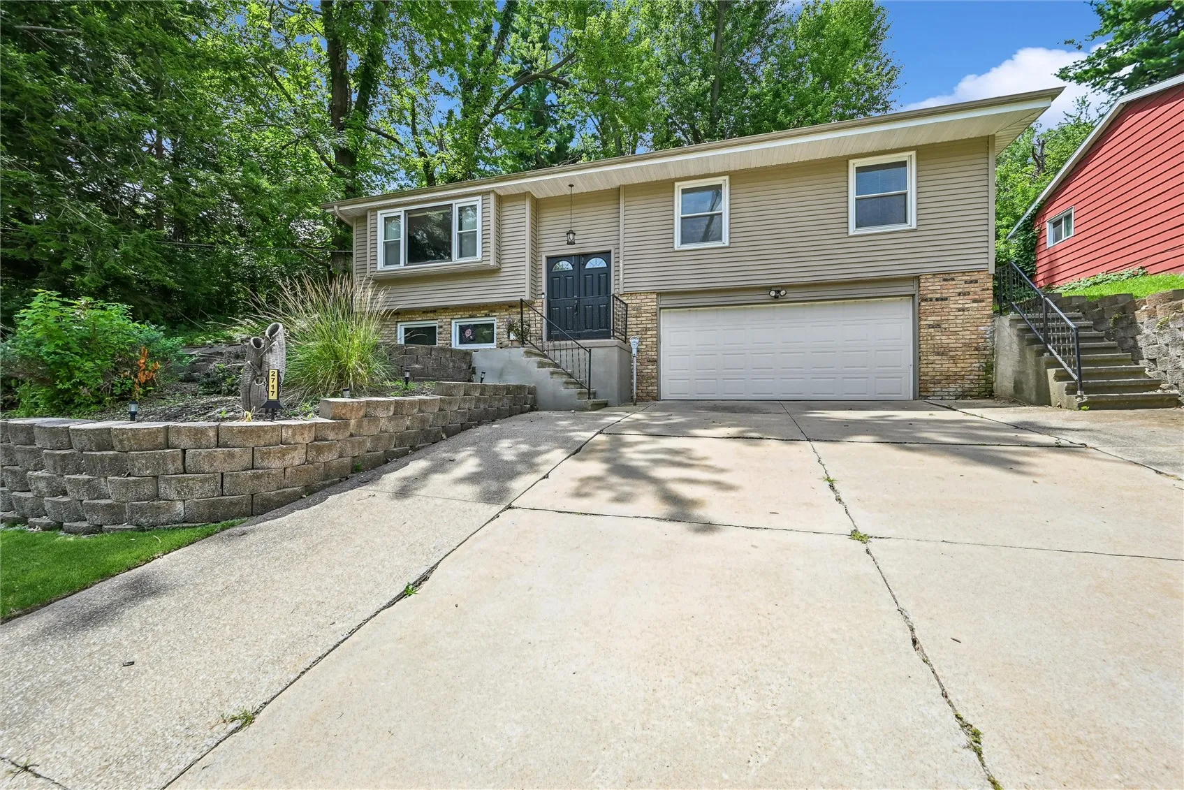 2717 Westwood Drive NW, Cedar Rapids, Iowa 52405 – Property Featured Image