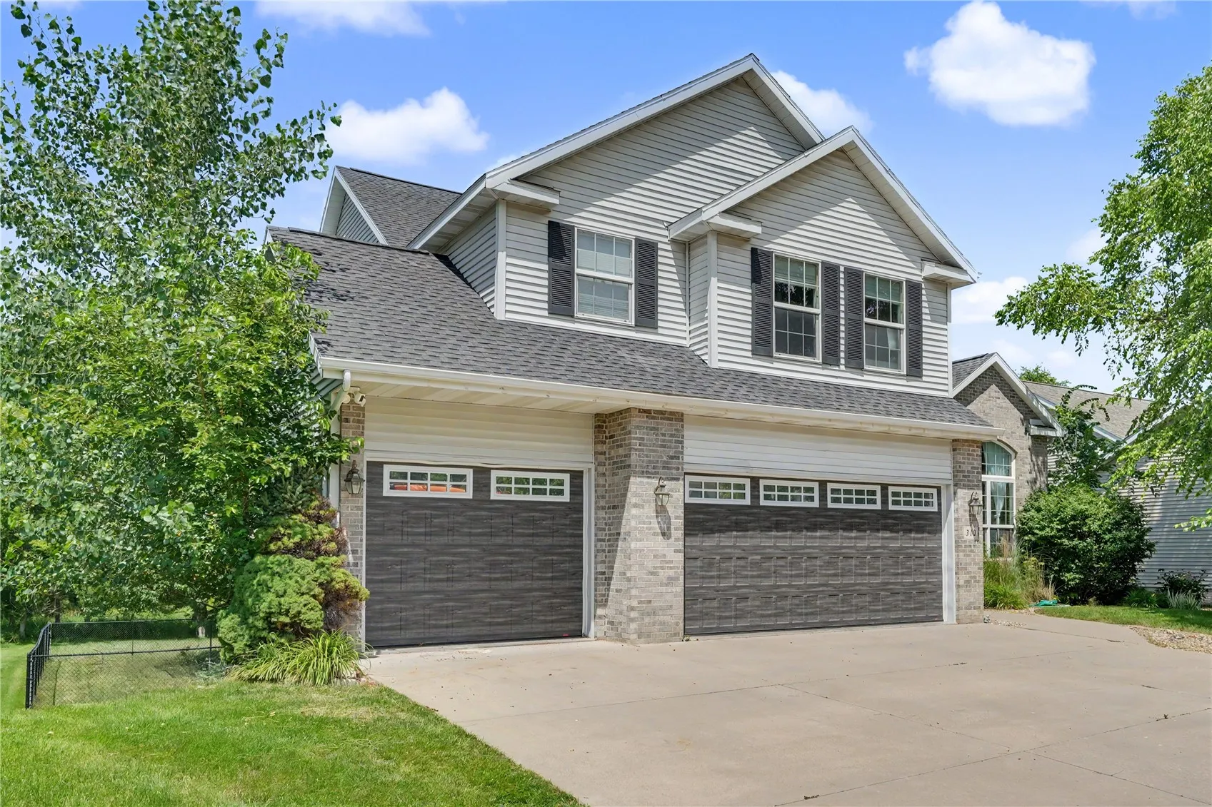 310 Teakwood Lane NE, Cedar Rapids, Iowa 52402 – Property Featured Image