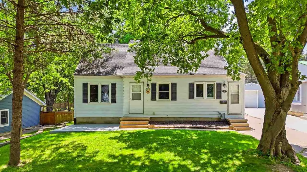 27 Prospect Pl, Iowa City, Iowa 52246 – Property Featured Image