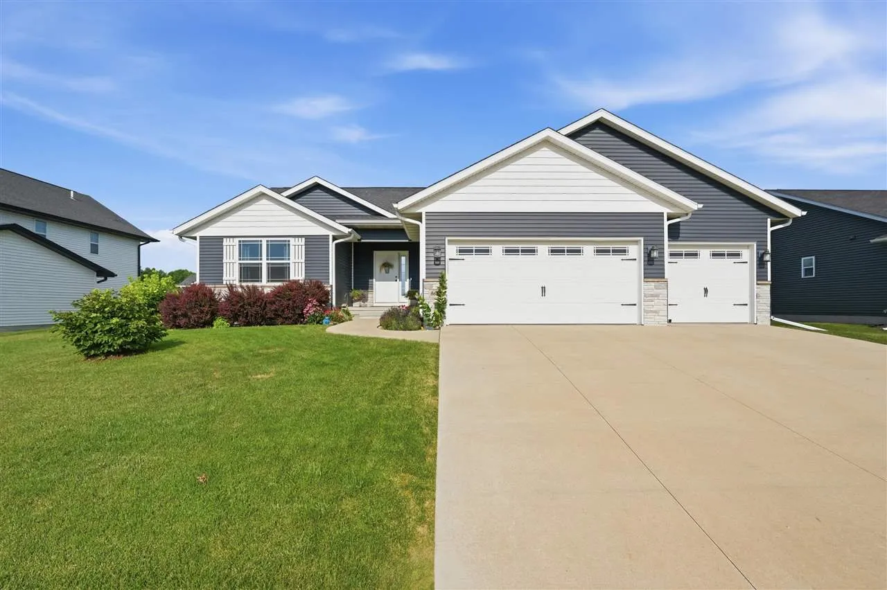 865 Prairie St, North Liberty, Iowa 52317 – Property Featured Image