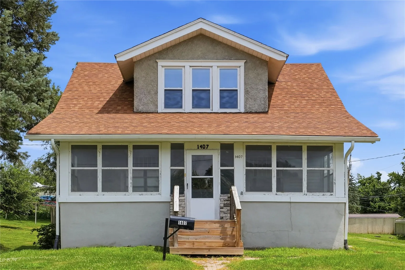 1407 11th Ave, Belle Plaine, Iowa 52208 – Property Featured Image