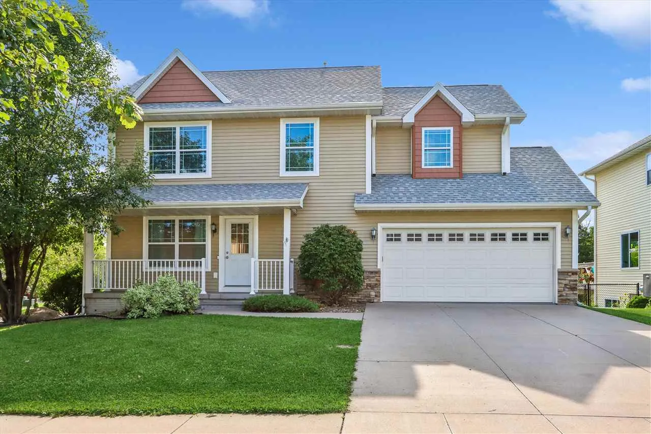 1332 Deer Run Dr NE, Cedar Rapids, Iowa 52402 – Property Featured Image
