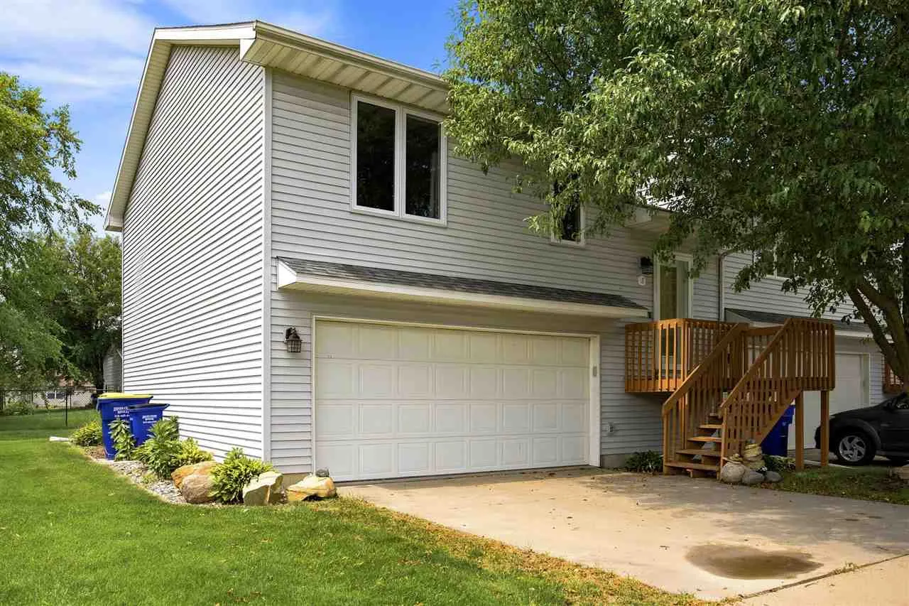 408 Sugar Creek Ln Unit #J, North Liberty, Iowa 52317 – Property Featured Image