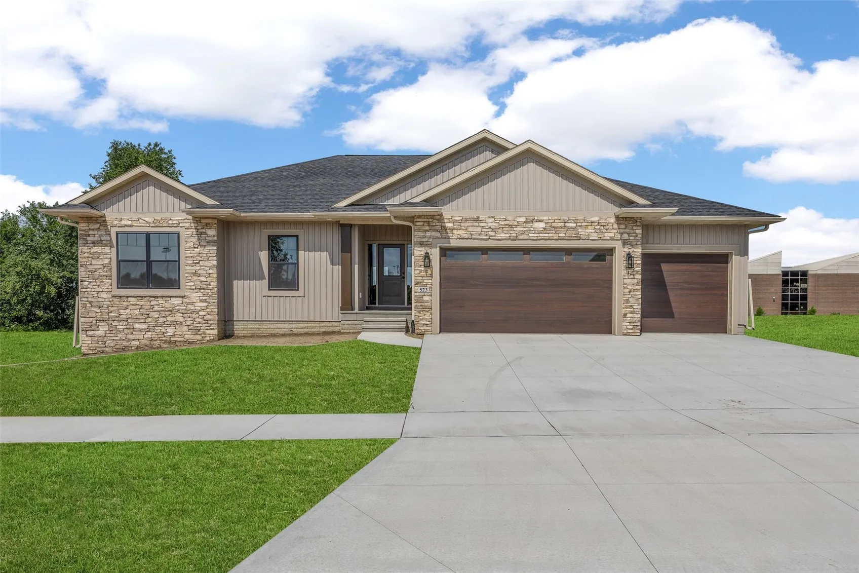 523 Rogers Lane, Center Point, Iowa 52213 – Property Featured Image
