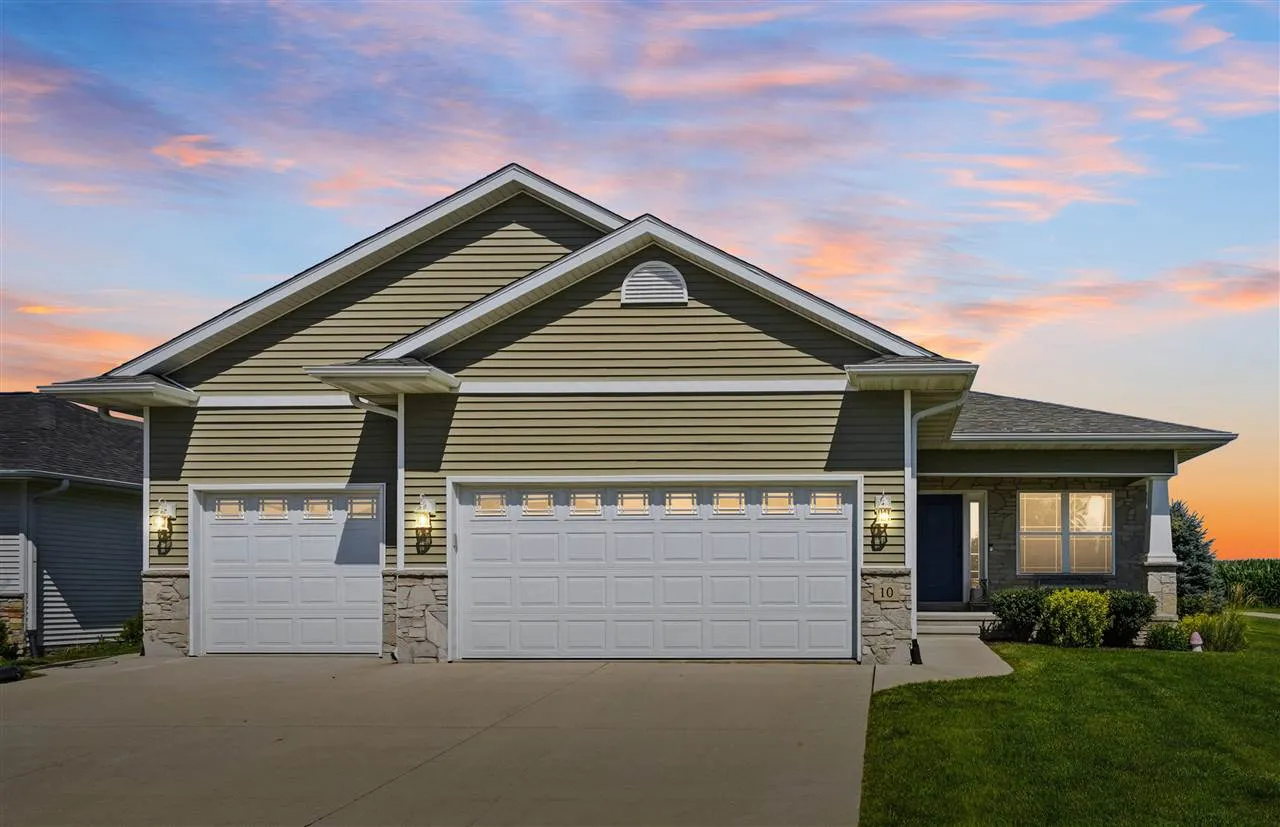 10 N Sunset Dr, North Liberty, Iowa 52317 – Property Featured Image
