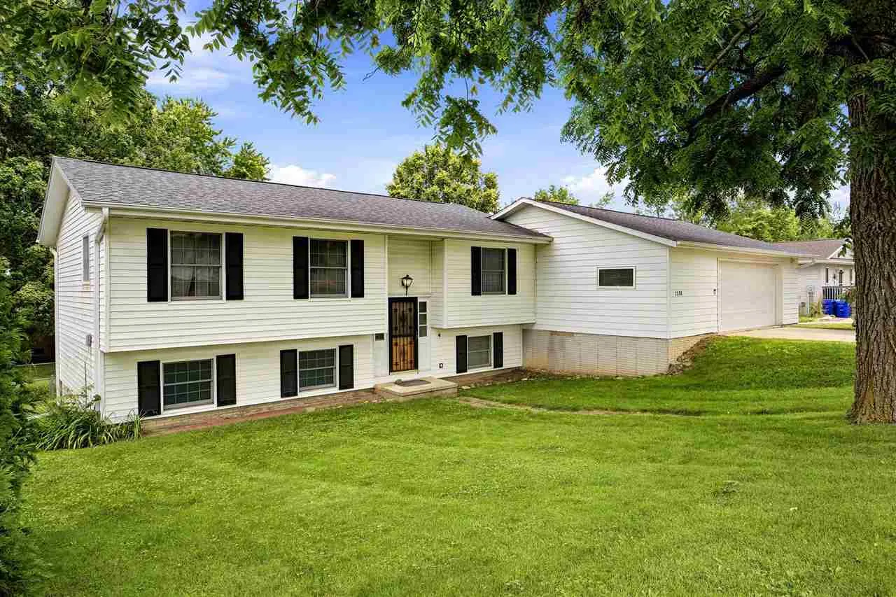 1356 Main St, Center Point, Iowa 52213 – Property Featured Image