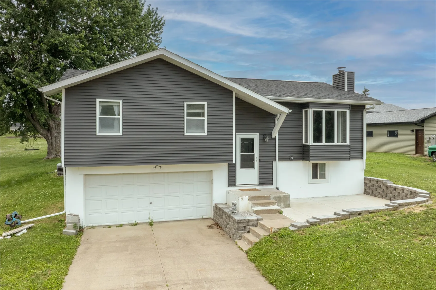 5005 Sunset Drive, Cedar Rapids, Iowa 52404 – Property Featured Image