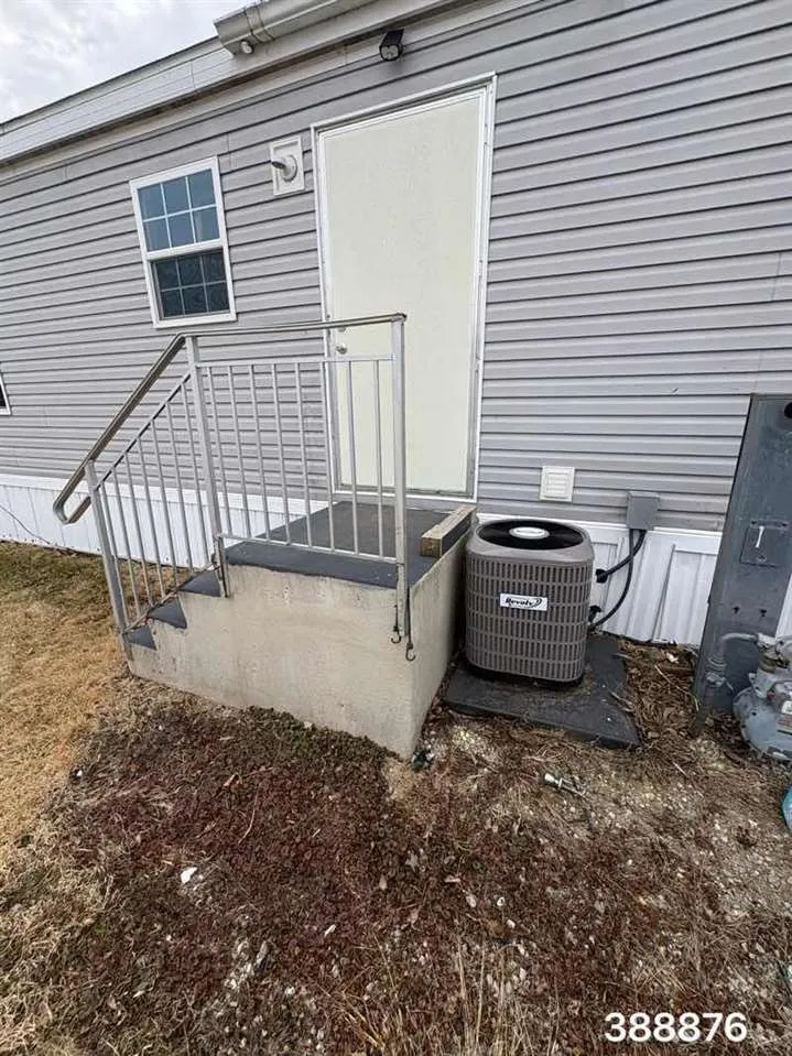 3451 Bristol Road, Waterloo, Iowa 50701 – Property Featured Image