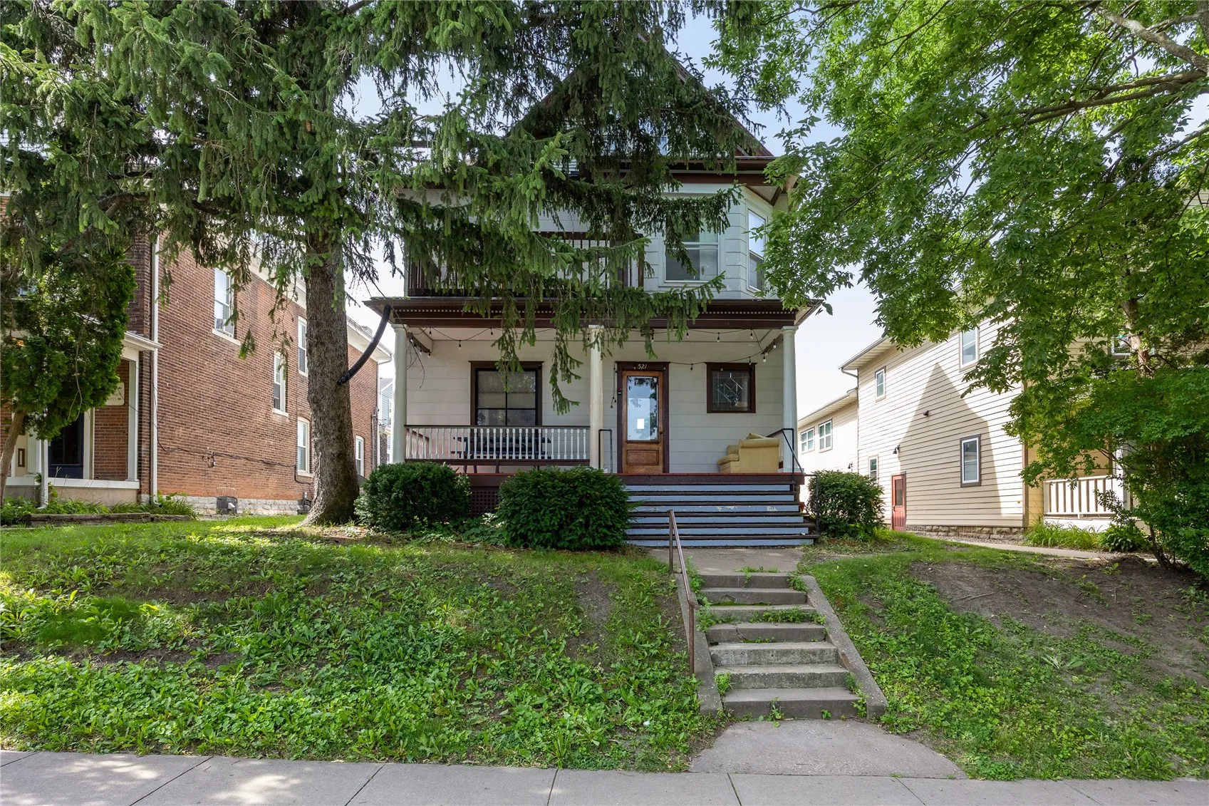521 E College Street, Iowa City, Iowa 52240 – Property Featured Image