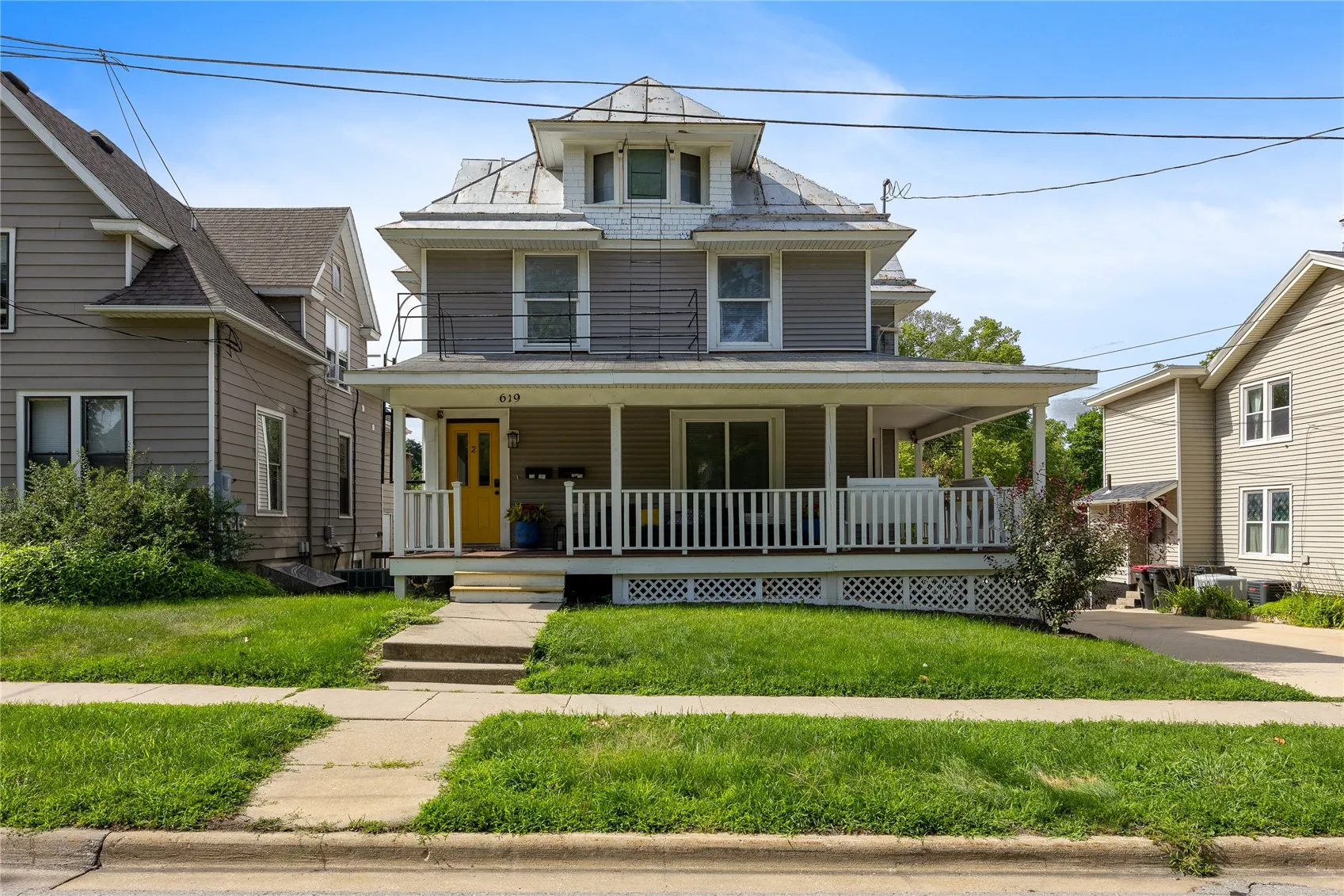 619 E Burlington Street, Iowa City, Iowa 52240 – Property Featured Image
