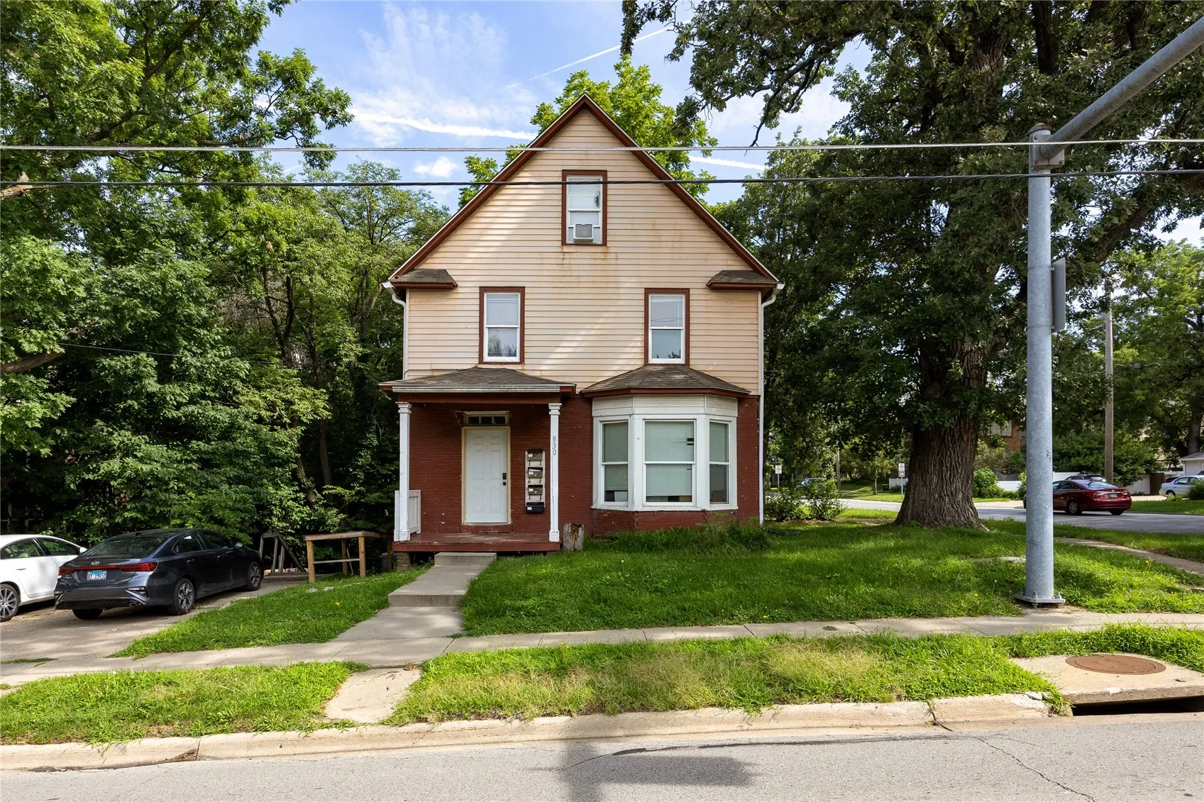 830 E Burlington Street, Iowa City, Iowa 52240 – Property Featured Image