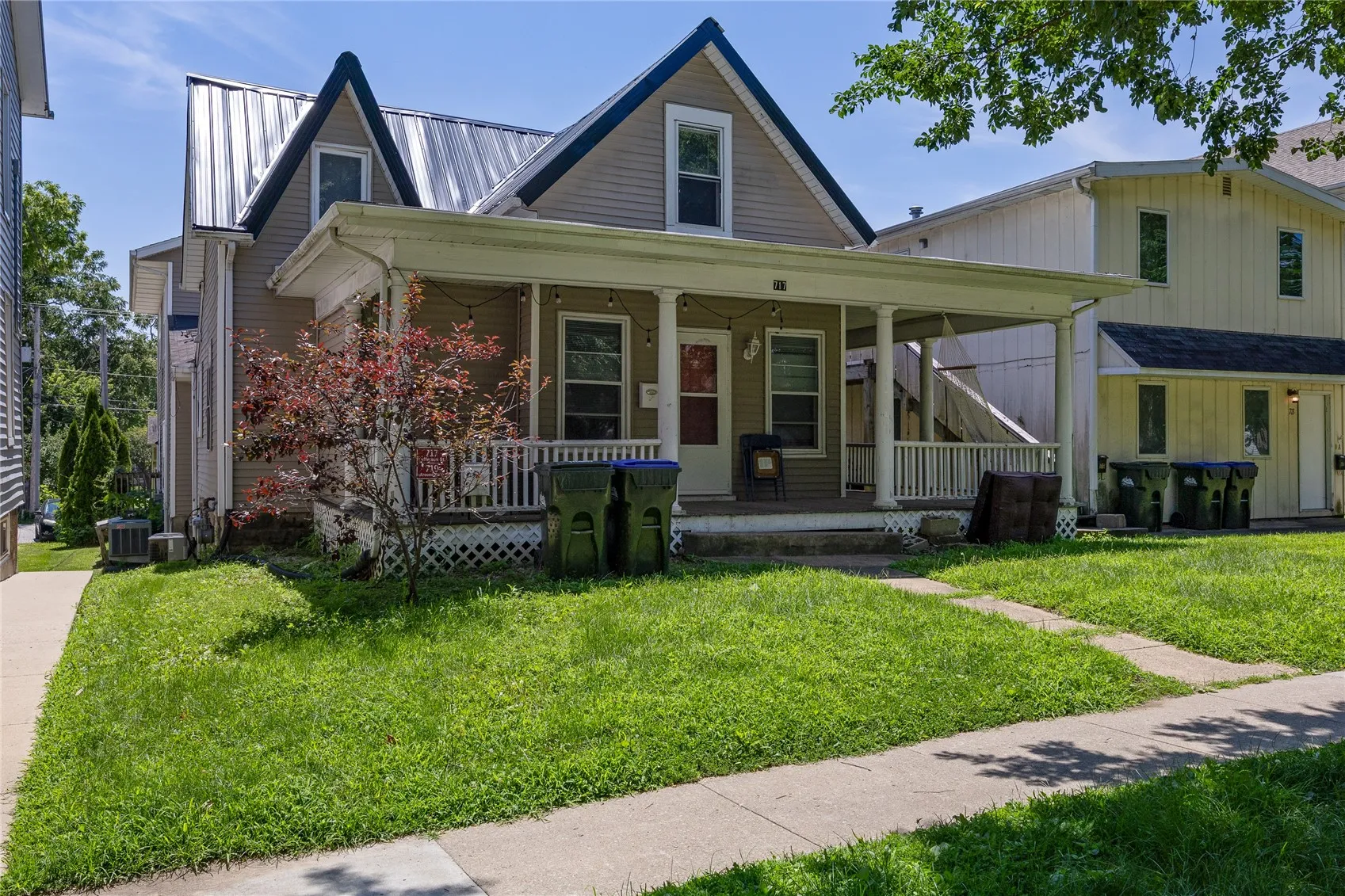 717/719 E Jefferson Street, Iowa City, Iowa 52246 – Property Featured Image