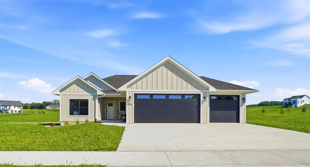 206 Westwood Circle, Kalona, Iowa 52247 – Property Featured Image