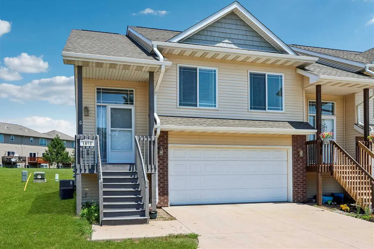 1873 Goose Lake Circle, North Liberty, Iowa 52317 – Property Featured Image