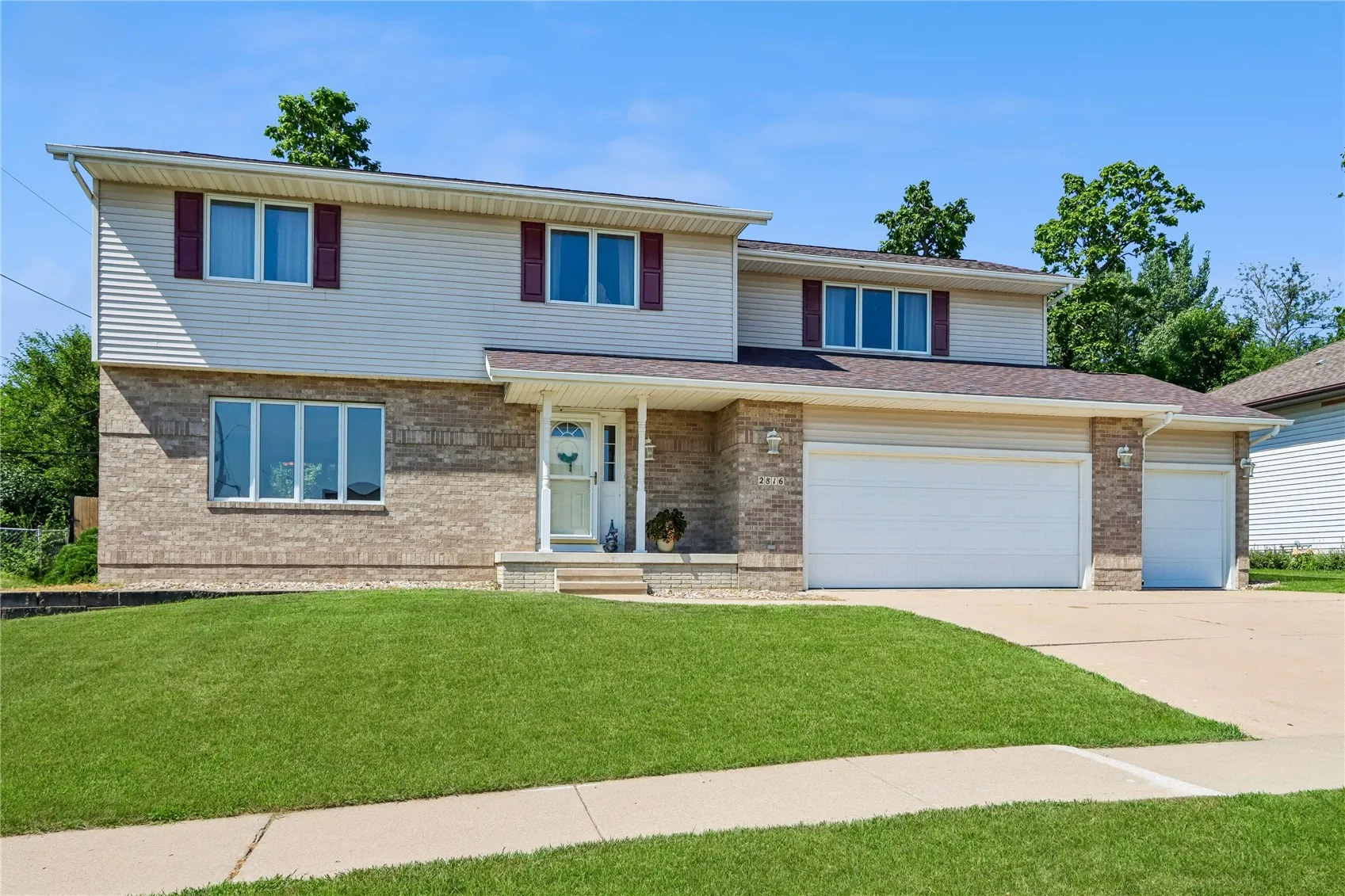 2816 Lancelot Lane NW, Cedar Rapids, Iowa 52405 – Property Featured Image