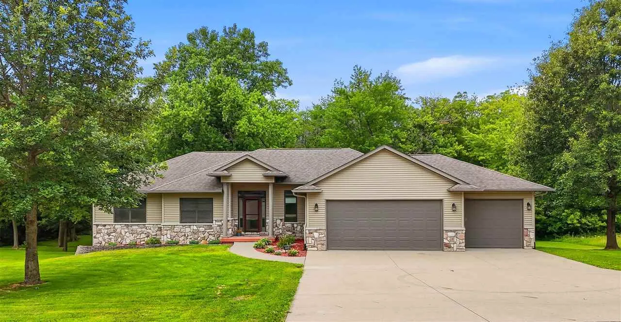 1133 Quail Ct, Riverside, Iowa 52327 – Property Featured Image