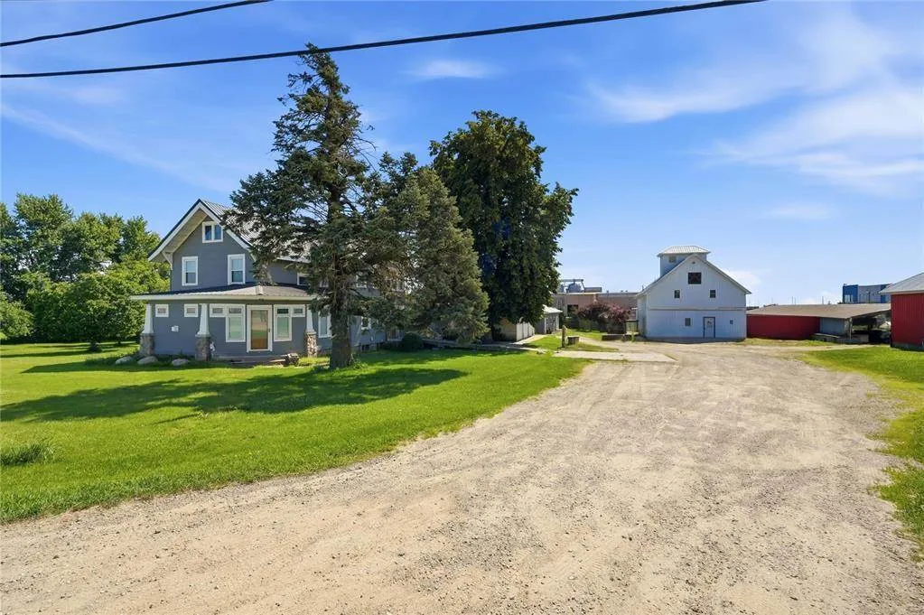 6271 Edgewood Rd SW, Cedar Rapids, Iowa 52404 – Property Featured Image