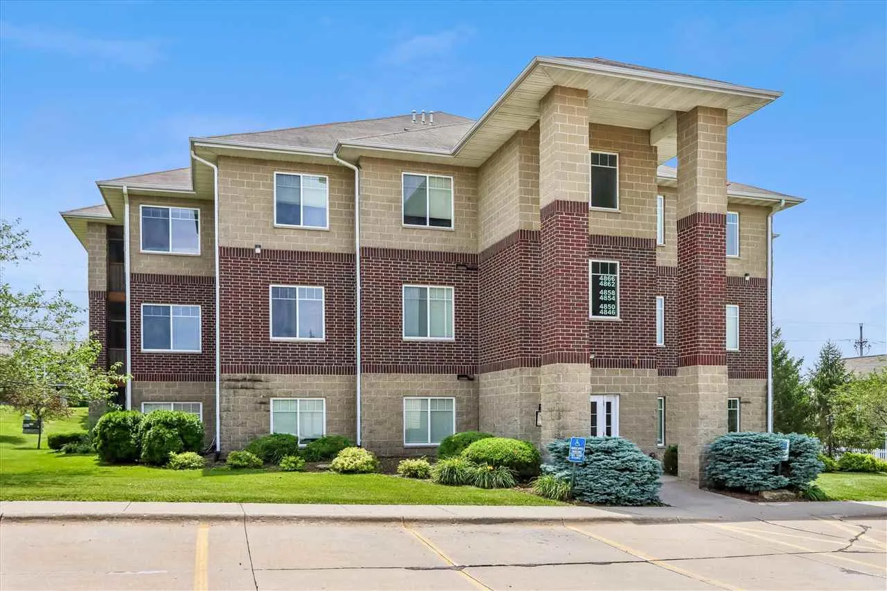 4850 E Court St, Iowa City, Iowa 52245 – Property Featured Image