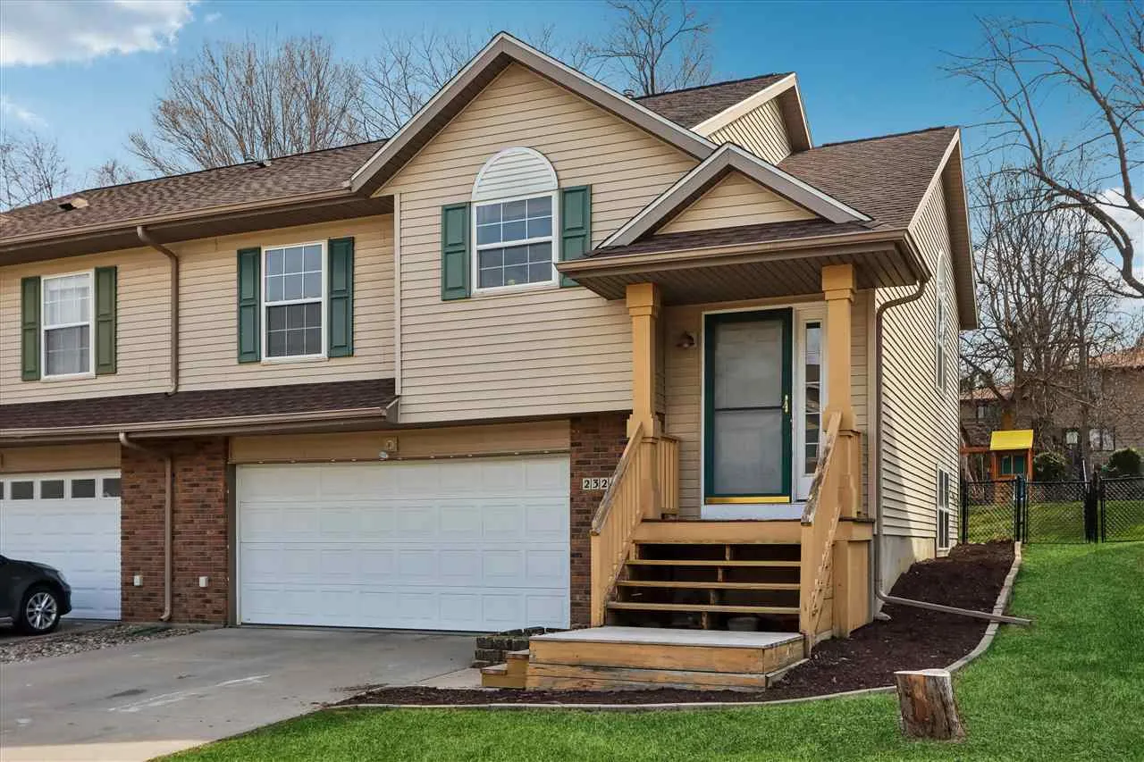 2322 Catskill Ct, Iowa City, Iowa 52245 – Property Featured Image
