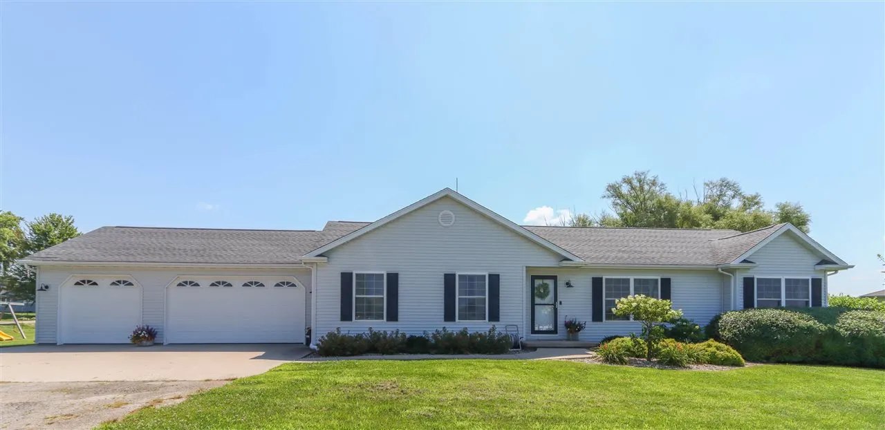 2186 Waters Way, Washington, Iowa 52353-3125 – Property Featured Image