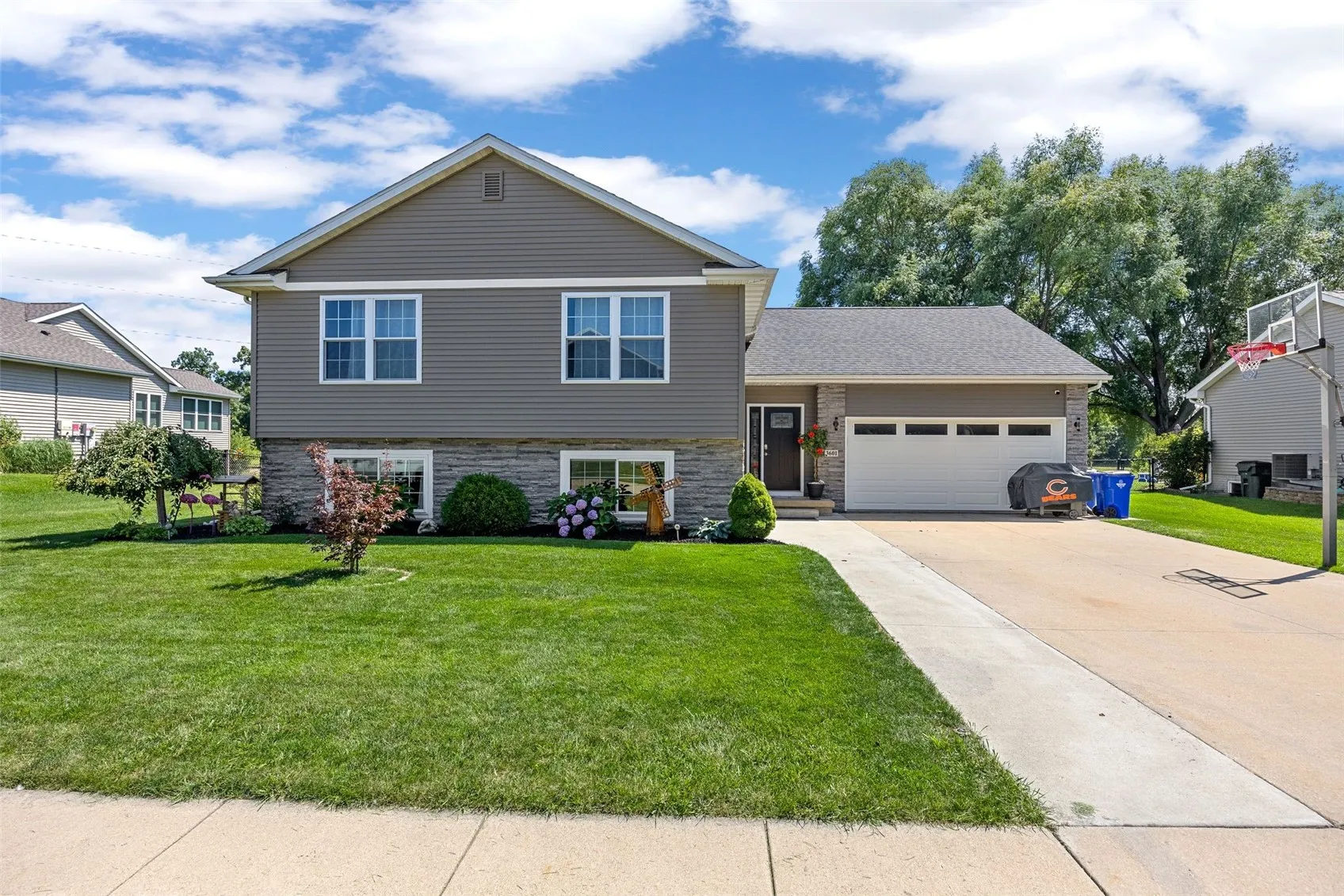 3601 Prairie Creek Road SW, Cedar Rapids, Iowa 52404 – Property Featured Image
