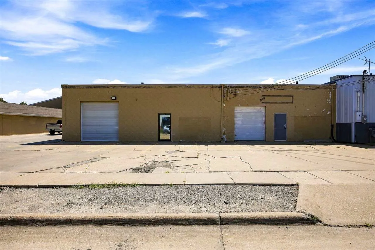 1208 Gilbert Ct, Iowa City, Iowa 52240 – Property Featured Image