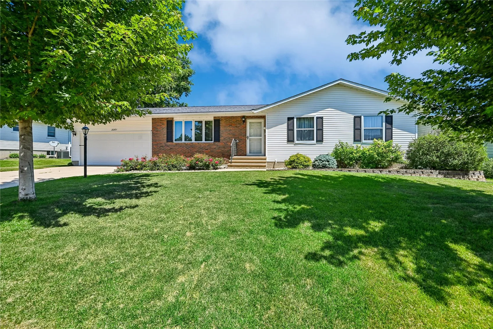 2201 Balsam Drive SW, Cedar Rapids, Iowa 52404 – Property Featured Image