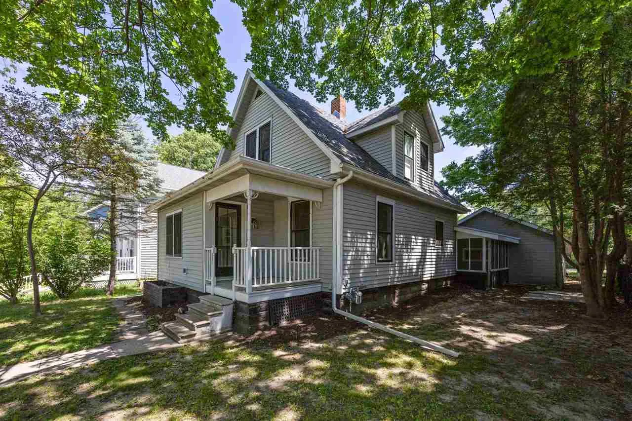 818 Rundell, Iowa City, Iowa 52240 – Property Featured Image