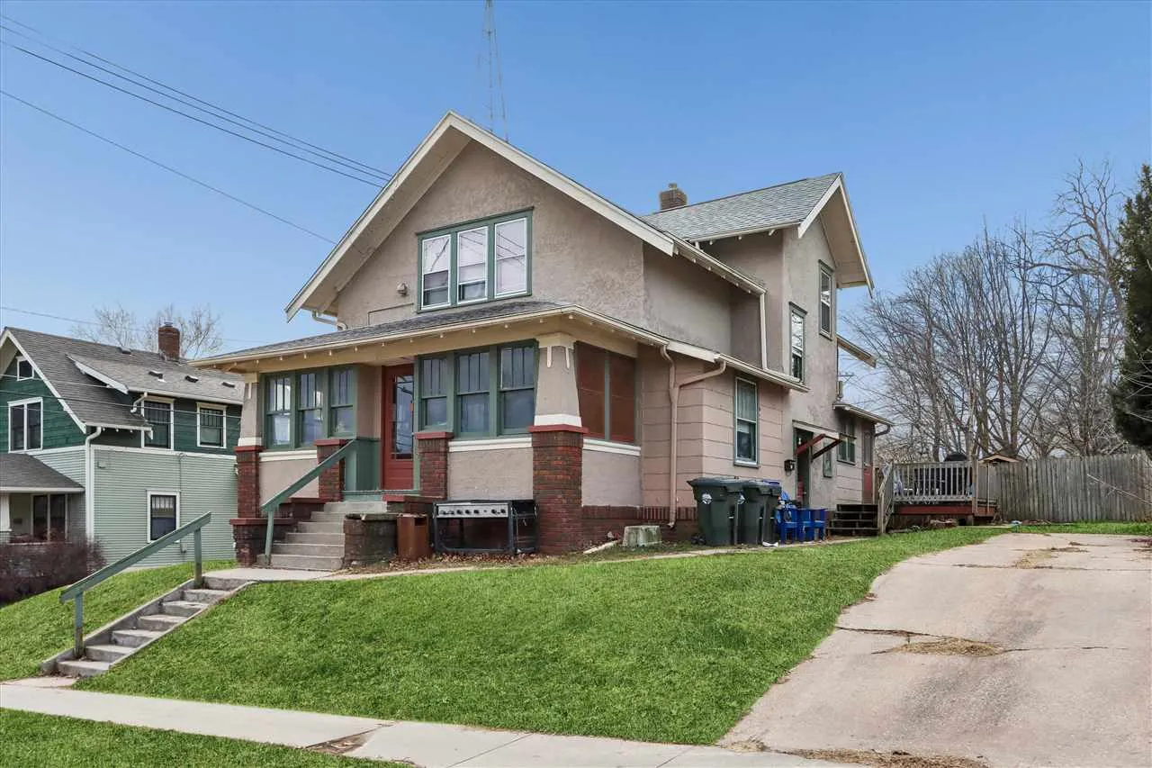 727 N Dodge Street, Iowa City, Iowa 52245 – Property Featured Image