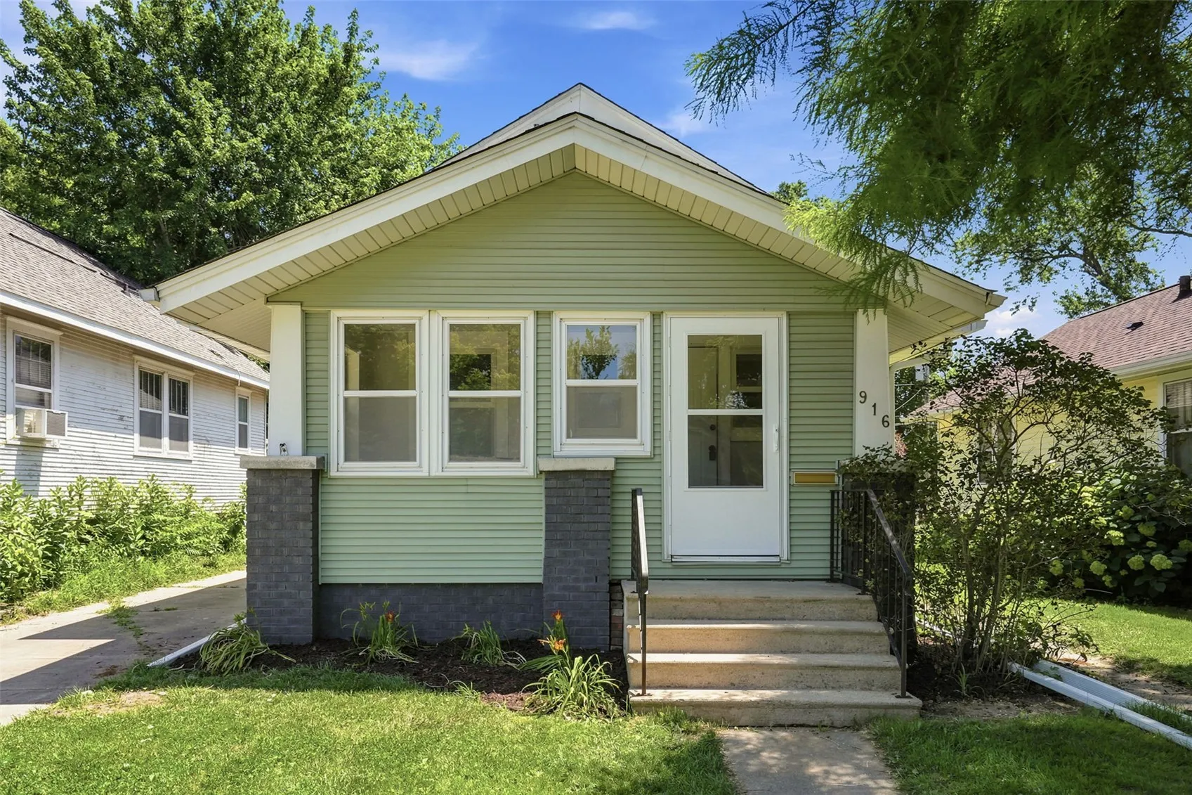 916 Daniels NE, Cedar Rapids, Iowa 52402 – Property Featured Image