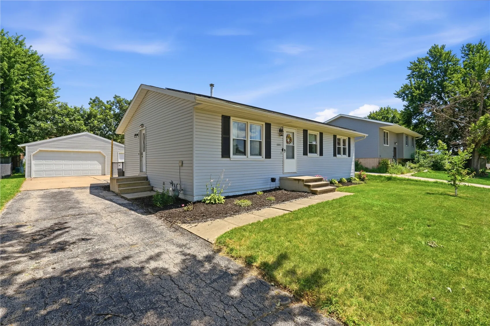 3201 2nd St, Marion, Iowa 52302 – Property Featured Image
