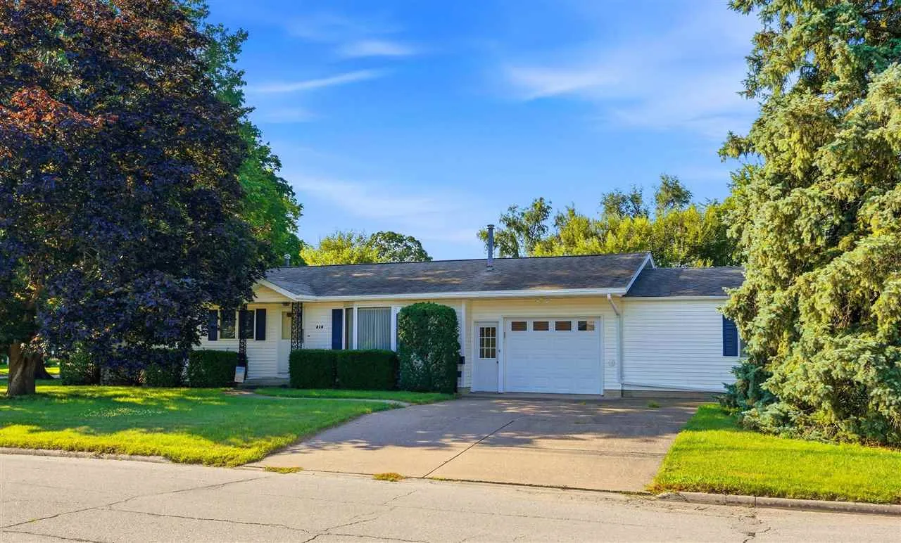 515 E 11th St., Washington, Iowa 52353 – Property Featured Image