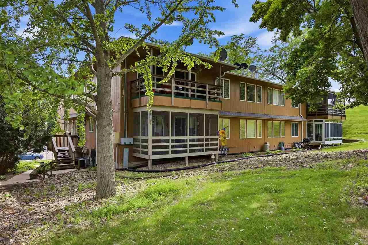 1726 Pikes Peak Ct NE, Cedar Rapids, Iowa 52402 – Property Featured Image