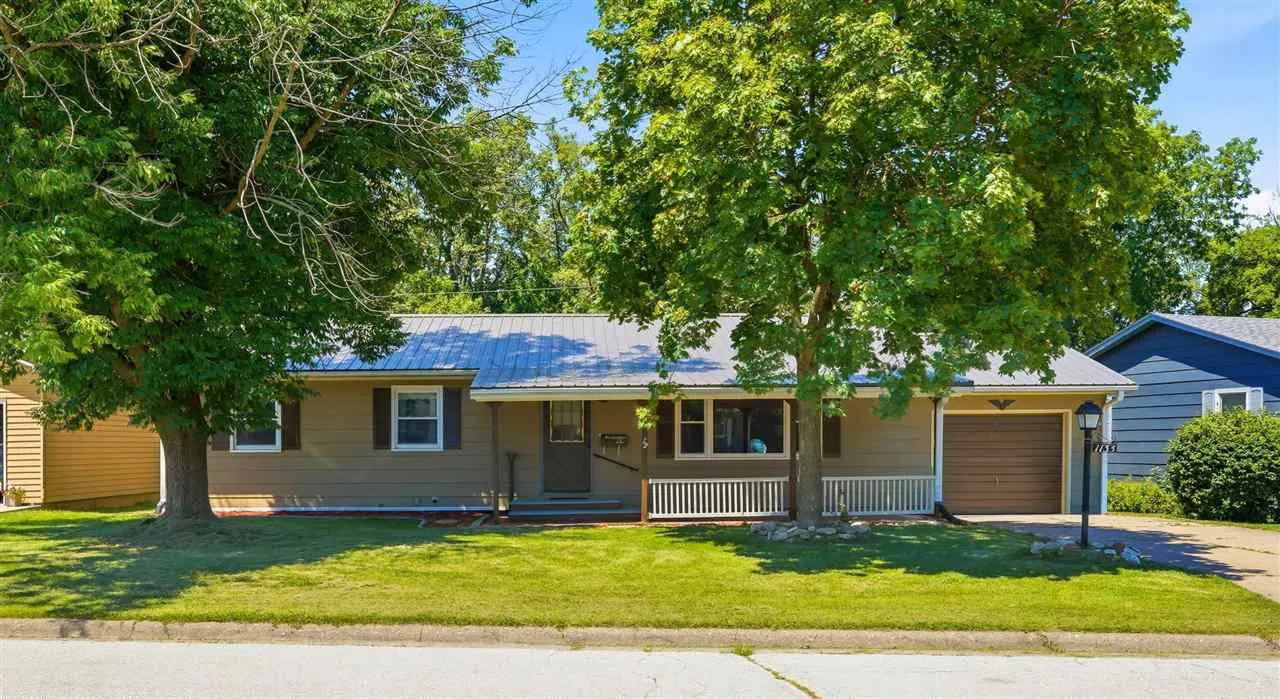 1133 Oakview Dr, Columbus Junction, Iowa 52738 – Property Featured Image