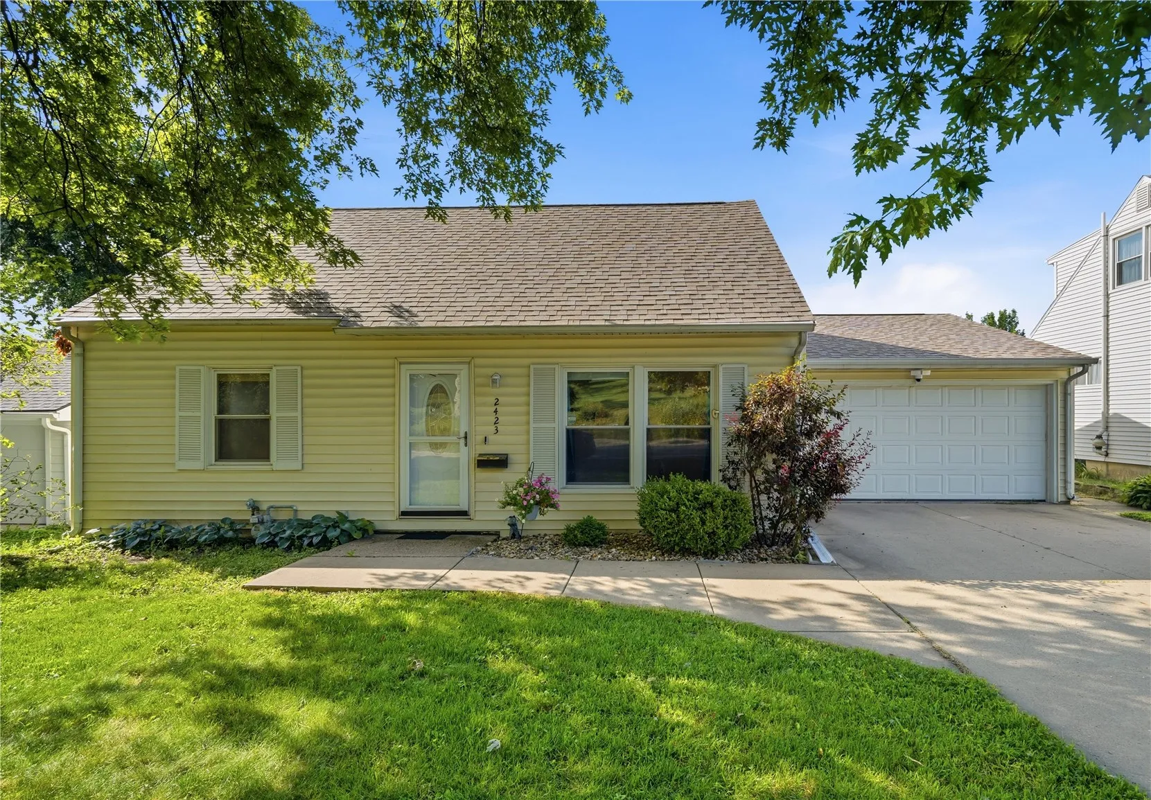 2423 1st Ave SW, Cedar Rapids, Iowa 52405 – Property Featured Image