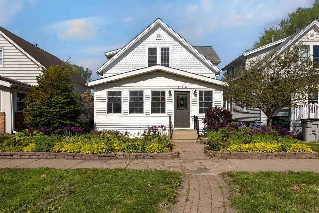716 8th Street SW, Cedar Rapids, Iowa 52404 – Property Featured Image