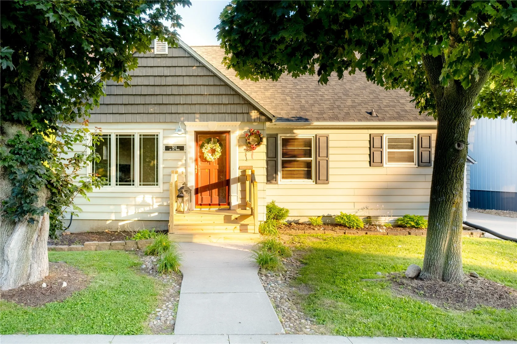 903 1st Avenue NW, Mt Vernon, Iowa 52314 – Property Featured Image