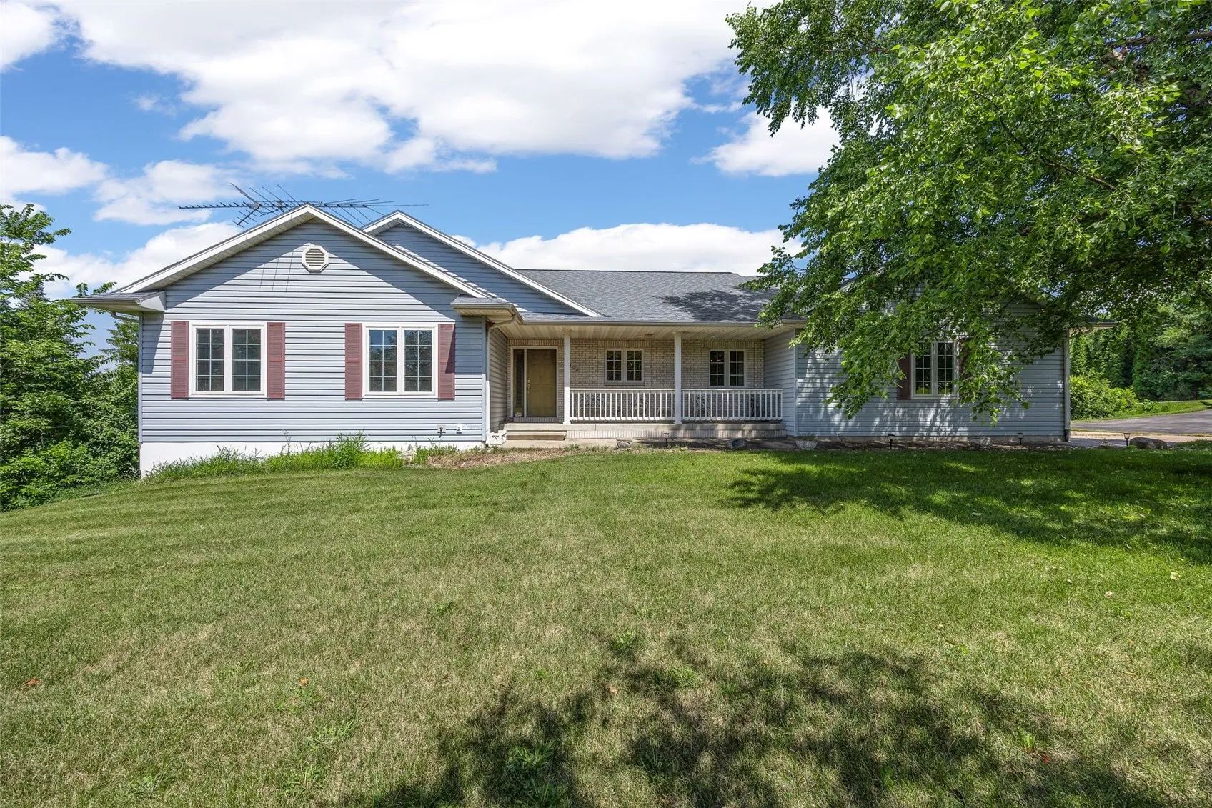 6808 Michael Road, Palo, Iowa 52324 – Property Featured Image