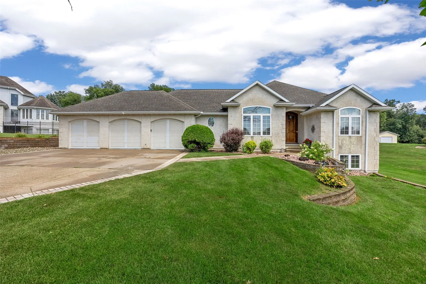 8401 Santa Maria Drive SW, Cedar Rapids, Iowa 52404 – Property Featured Image