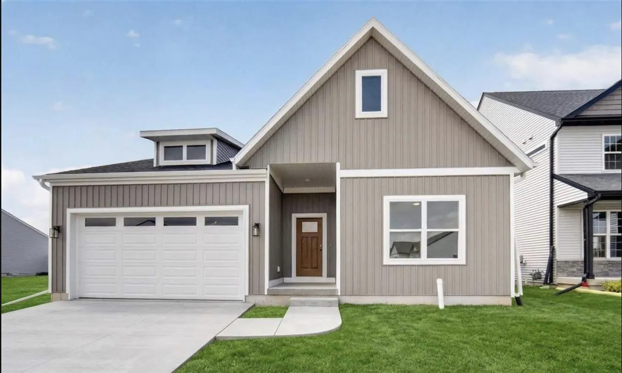 1275 Eisenhower Blvd, North Liberty, Iowa 52317 – Property Featured Image